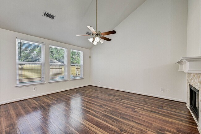 Building Photo - 15127 Trumpet Vine Ln