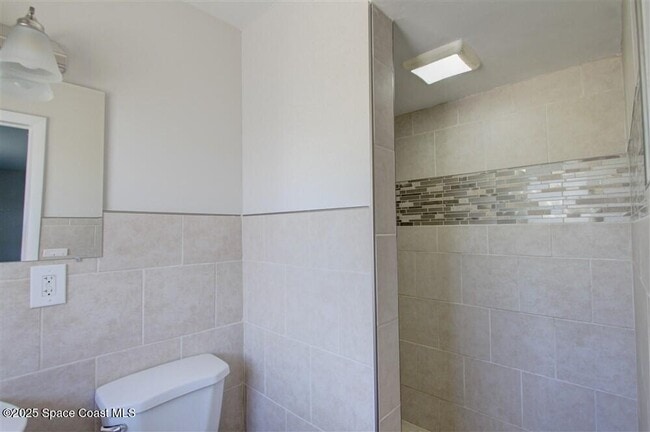 Building Photo - 331 Carmine Dr