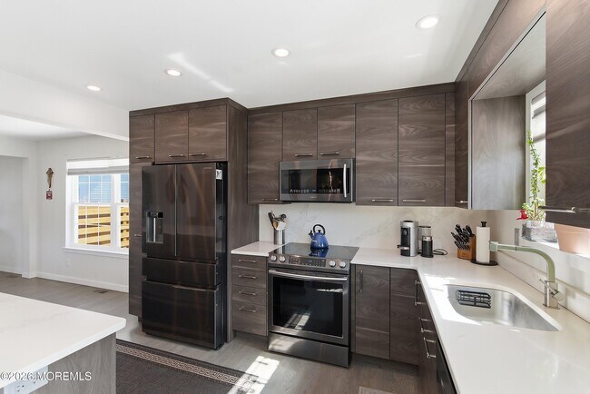 Building Photo - 619 Woodland Ave