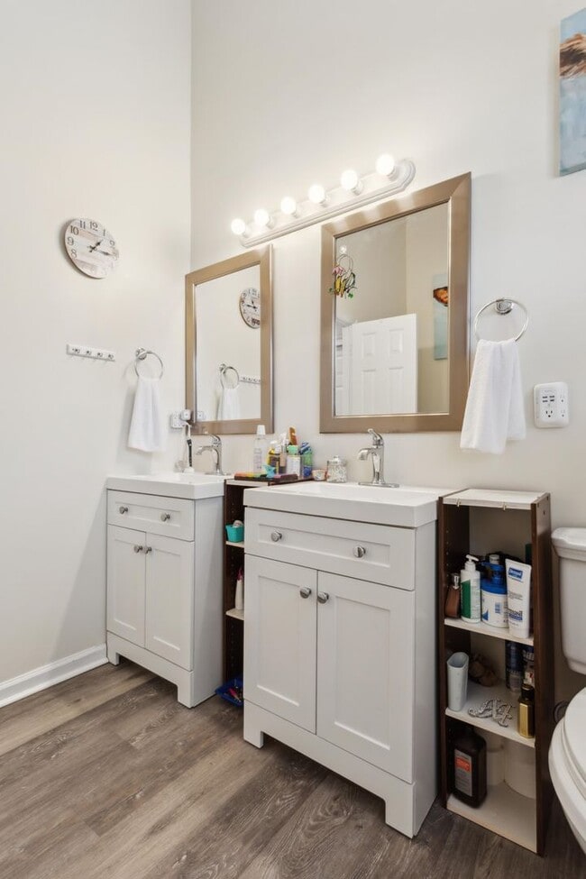Building Photo - Spacious 4 BDRM 2.5 BA