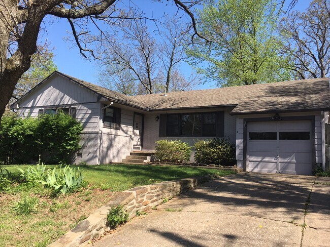 Primary Photo - 312 E North St