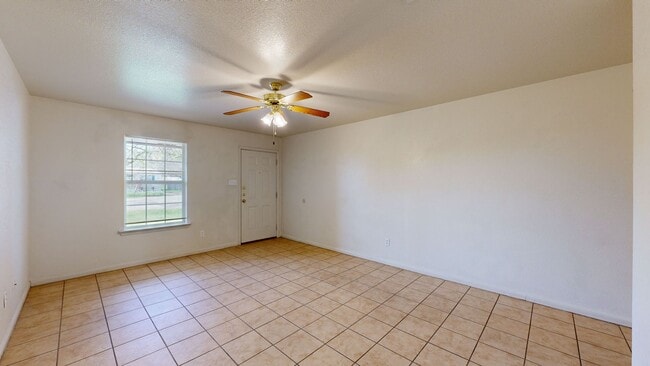 Building Photo - ALL TILE DUPLEX IN HARKER HEIGHTS!!!!!