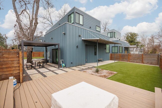 Building Photo - 4711 Gonzales St