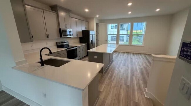 Building Photo - 15069 Groveside Rd