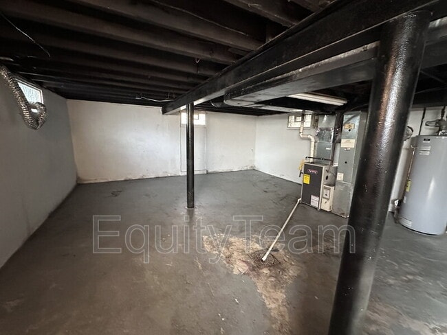 Building Photo - 7005 La Boiteaux Ave