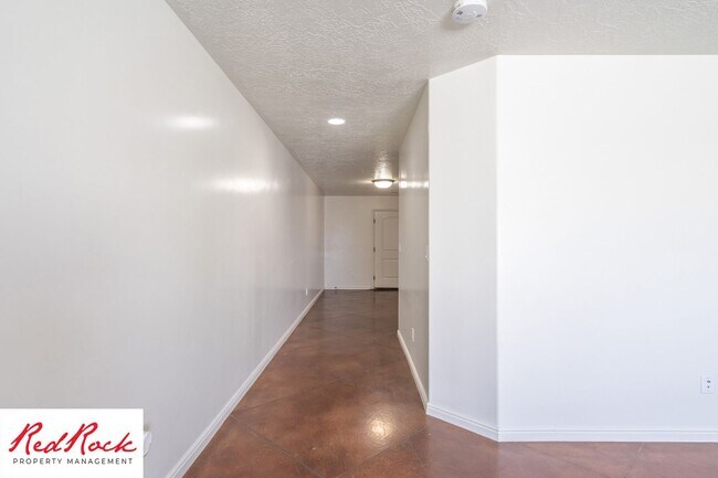 Building Photo - 2801 E 450 N