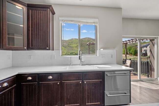 Building Photo - Beautiful 5 Bed / 3.5 Bath Home for Rent in Draper