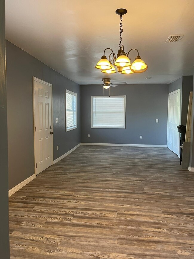 Building Photo - 2524 Hiland St