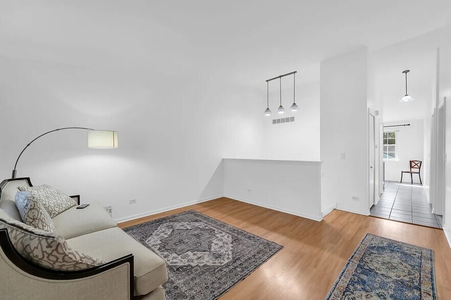 Building Photo - 1110 Riverwood Dr