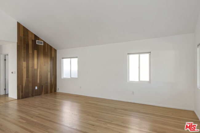 Building Photo - 5712 Buchanan St