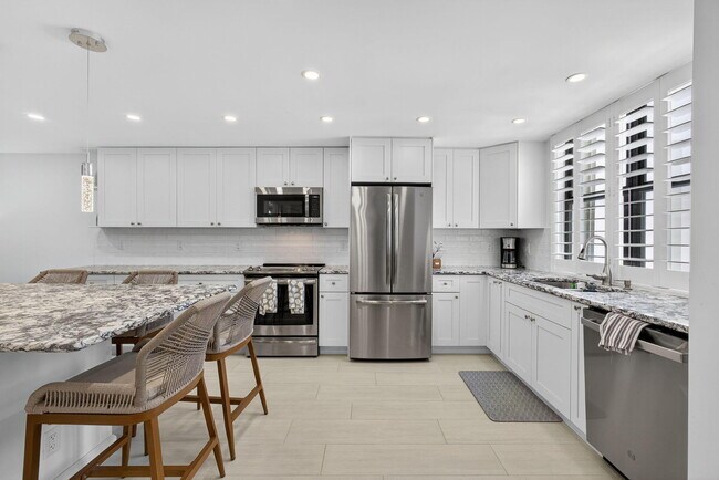 Building Photo - 840 Ocean Dr