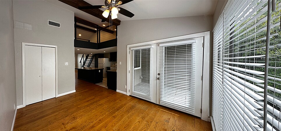 Dining area - French doors lead to balcony - 6724 Eastridge Dr