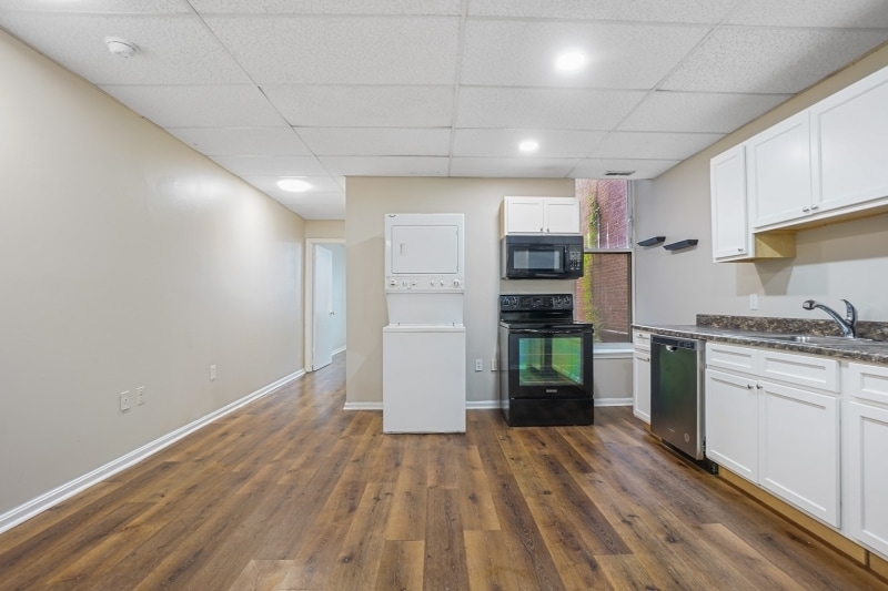 Building Photo - 2645 N Charles St