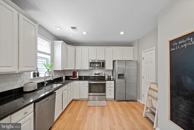 Building Photo - 43459 Laidlow St