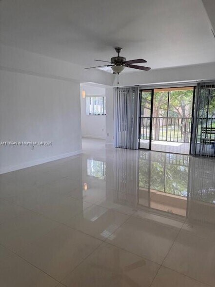 Building Photo - 8415 SW 107th Ave