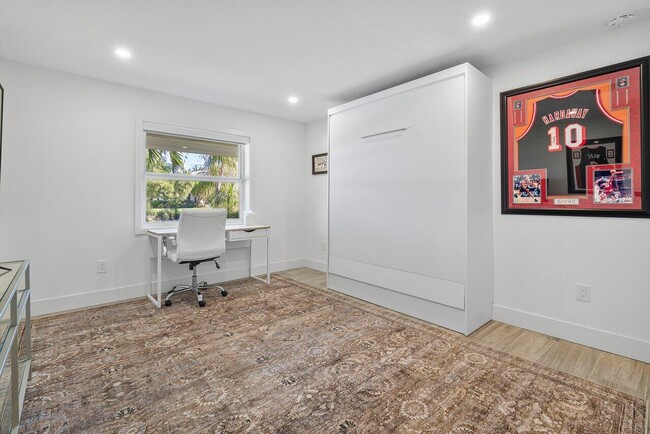 Building Photo - 822 SW 33rd Pl