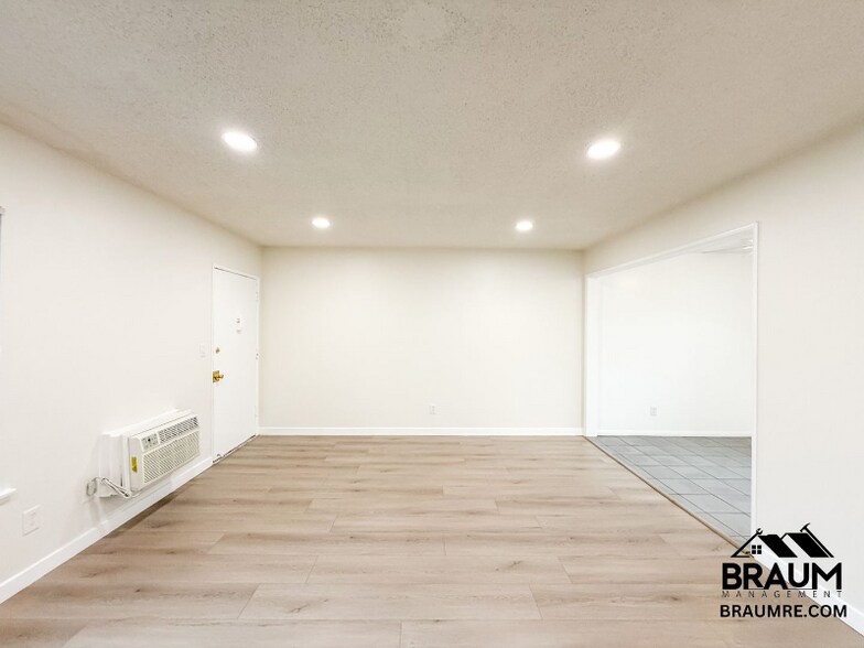 Building Photo - 5131 Buffalo Ave