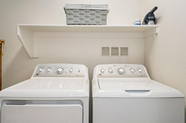 Building Photo - 5014 Brookfield Dr