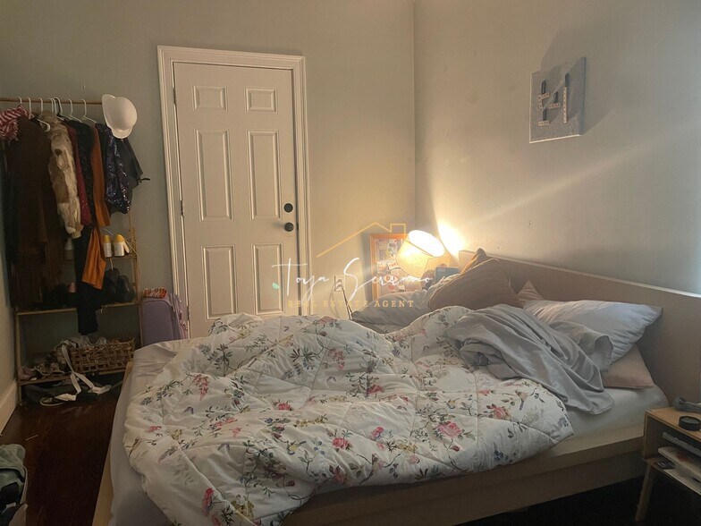 Building Photo - 47 Beech Glen St