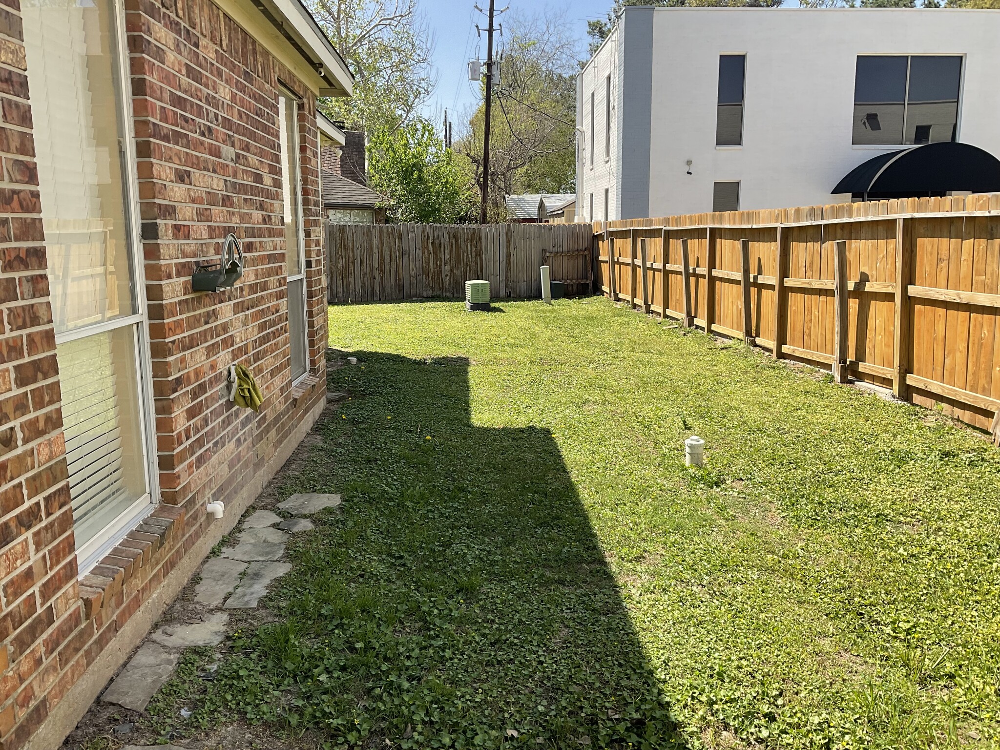 Building Photo - 10610 Mills Way