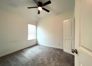 Building Photo - 3011 Azalea Pt