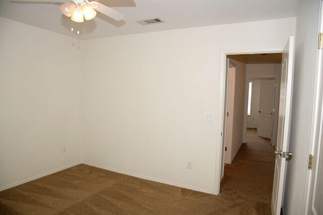 Building Photo - 1810 Shay-Lin Ct