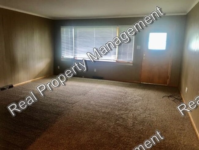 Building Photo - Two Bedroom Duplex