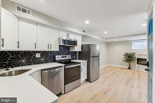 Building Photo - 431 S 62nd St