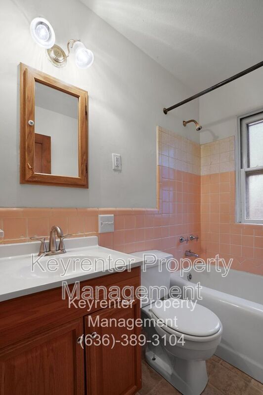 Building Photo - 1045 N New Florissant Rd