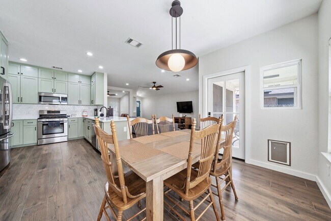 Building Photo - 8809 Corran Ferry Dr