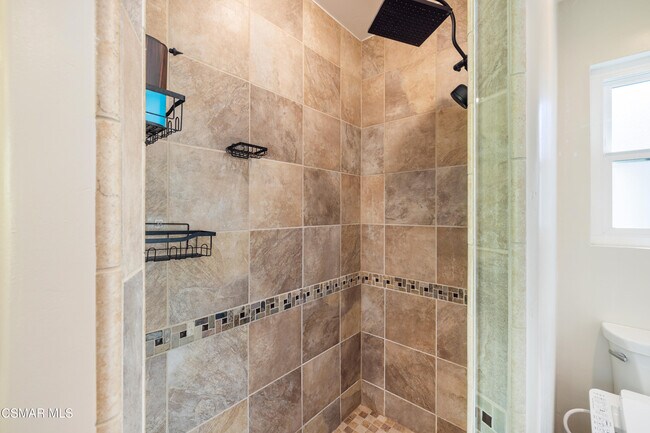 Building Photo - 885 Rim Crest Dr