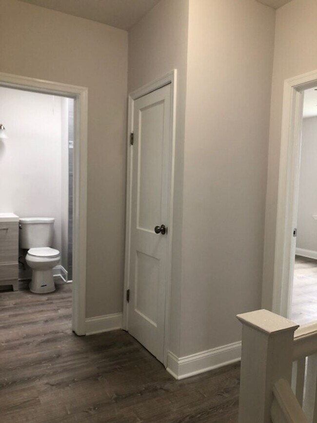 Building Photo - Beautiful and ready to move in 3 Bedroom, 1 Full Bath home just minutes from downtown!