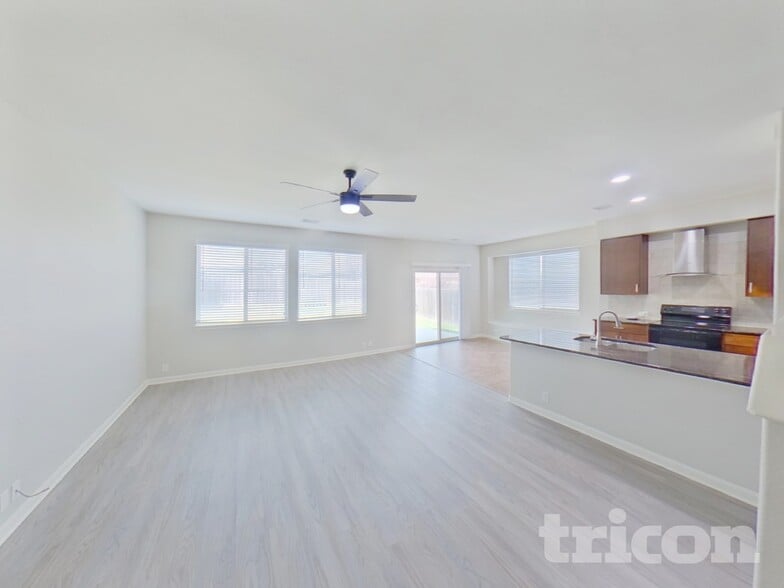 Building Photo - 423 Hayes St