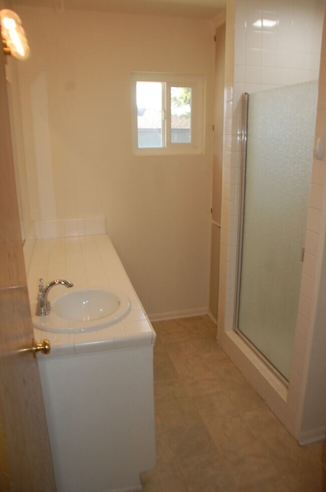 Building Photo - 092