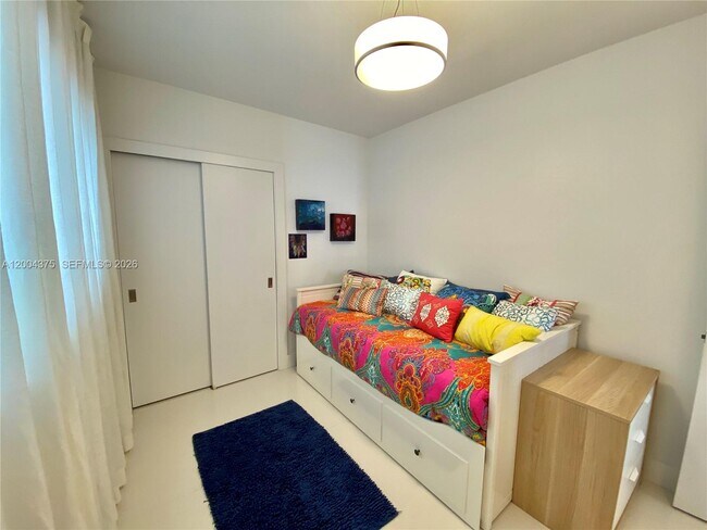 Building Photo - 265 N Shore Dr