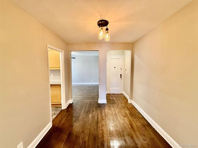 Building Photo - 1549 Central Park Ave