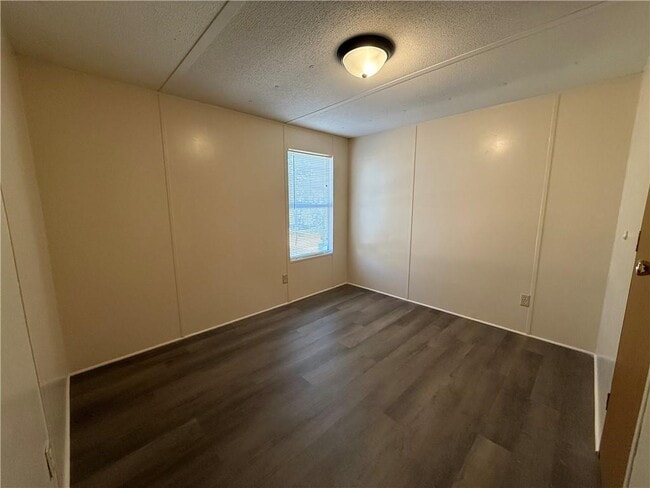 Building Photo - 15 Elza Dr