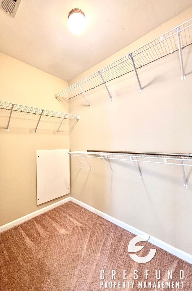 Building Photo - NEW PAINT AND LVP FLOORING! BEAUTIFUL 3 BE...