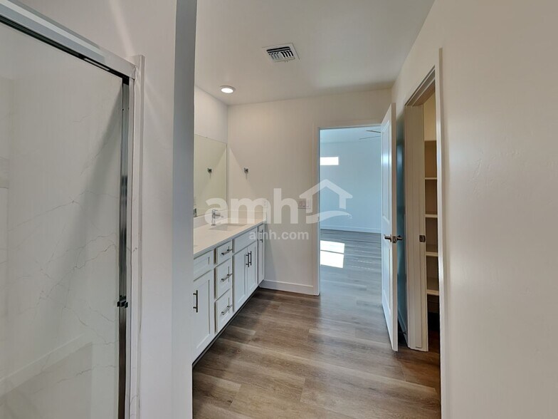 Building Photo - 6179 W Calle Lingo