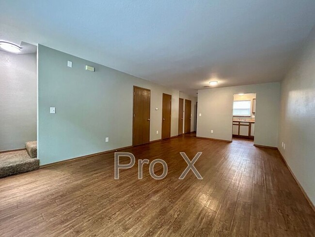 Building Photo - 1450 E Sequoyah Ct