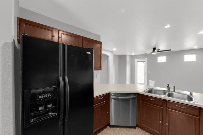 Building Photo - 7470 Margollini St