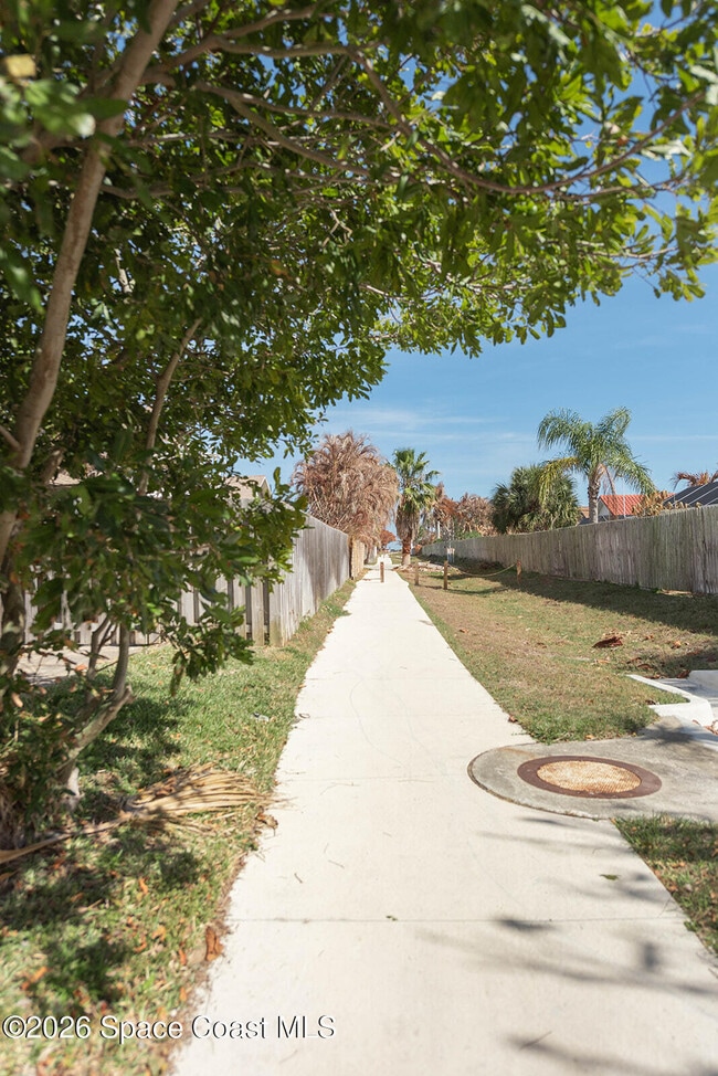 Building Photo - 790 Palm Dr