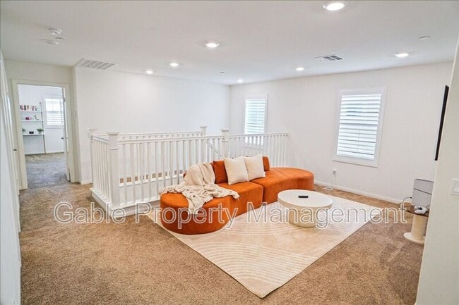 Building Photo - 27605 Sawtooth Ln