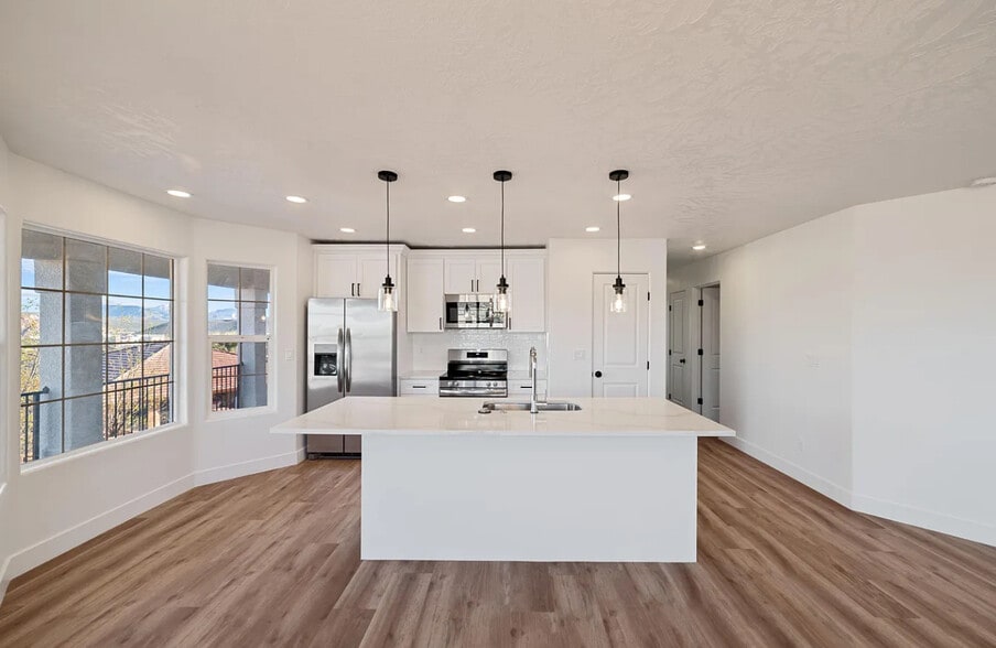 Kitchen and Island - 2280 W Vista Ct