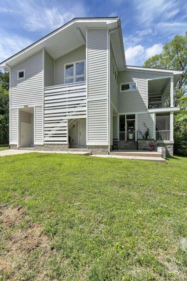 Building Photo - Awesome fully furnished 1BE/1BA in the Wav...
