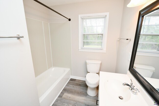 Building Photo - 461 SR 96