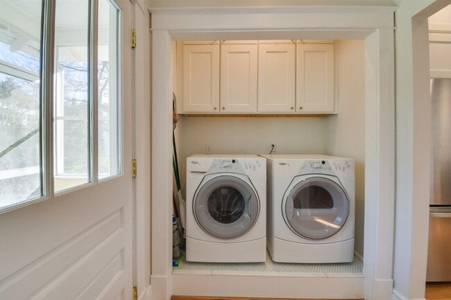 Building Photo - W&L Parents - Fully Furnished and Renovated Home