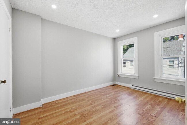 Building Photo - 624 Poplar St