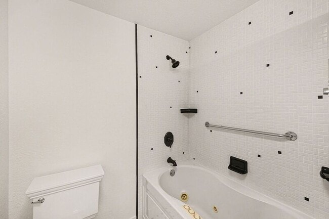 Building Photo - 2658 35th Ave W