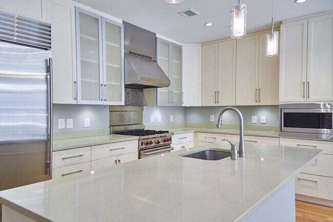 Building Photo - 1610 N Queen St